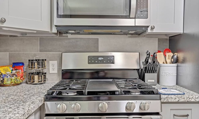 Greater Third Ward Casa | Charming 3 br house with WiFi, AC in enjoyable HoustonnNear NRG stadium/downtown
