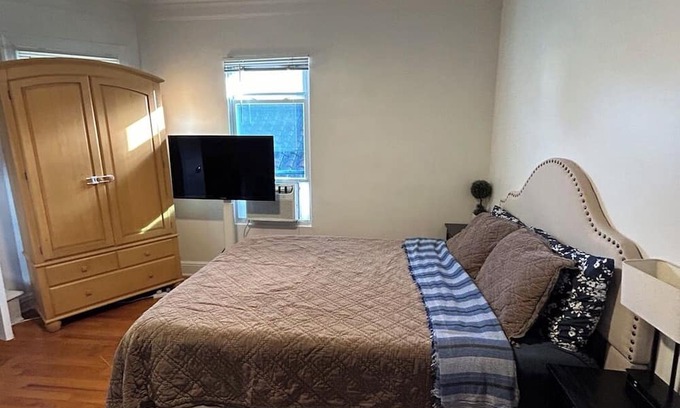 Murray Hill Apartamento | Cozy private room in enjoyable Queens with WiFi, AC