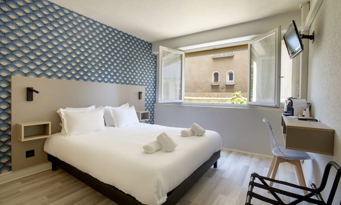 Bron Casa | Double room-Standard-Ensuite with Shower-Garden view