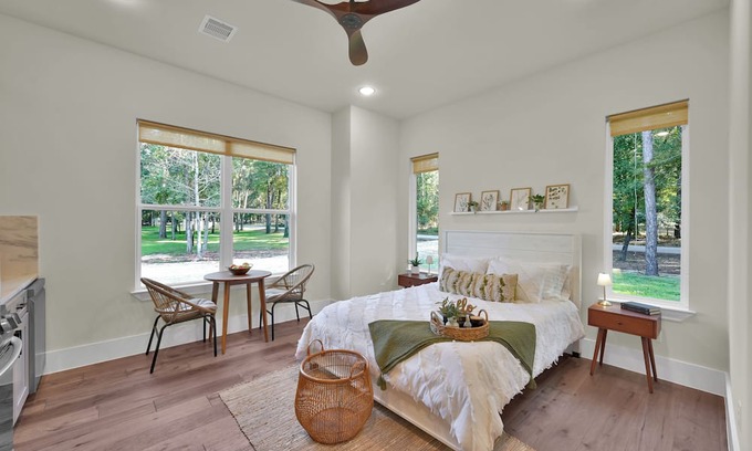 Stagecoach Casa | One Bedroom Casita with Kitchen On Lake Apache in the serene City of Stagecoach.
