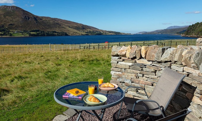 Garve Cabina | Family Luxury pod - stunning loch view and access