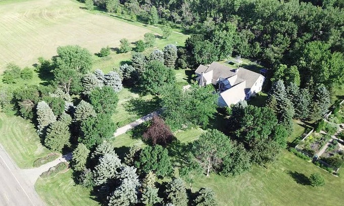 Aberdeen Casa | Deer Creek Country Escape - spacious 5 bedrooms with a private walking trail