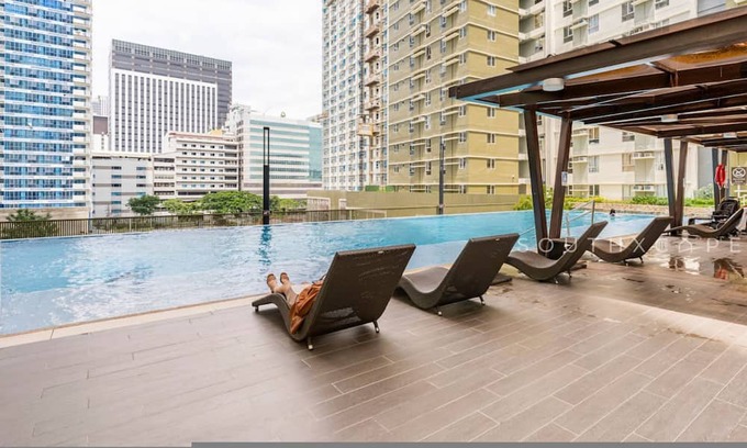 Cebu Apartamento | Furnished Studio | Amenity View, WiFi, Netflix, Workspace and Pool