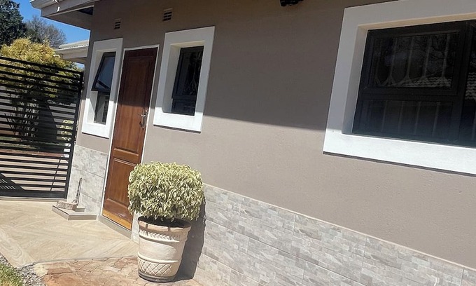 Harare Apartamento | Charming 2-bedroom apartment in superb Harare with WiFi