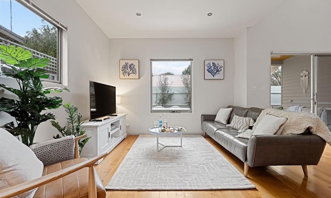 Margaret River Villa | Leafy Lane Villa - 1 Min To Main Street