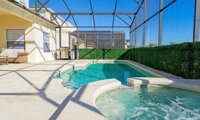 Highgate Park Casa | 407A) Extremely nice home with private pool!