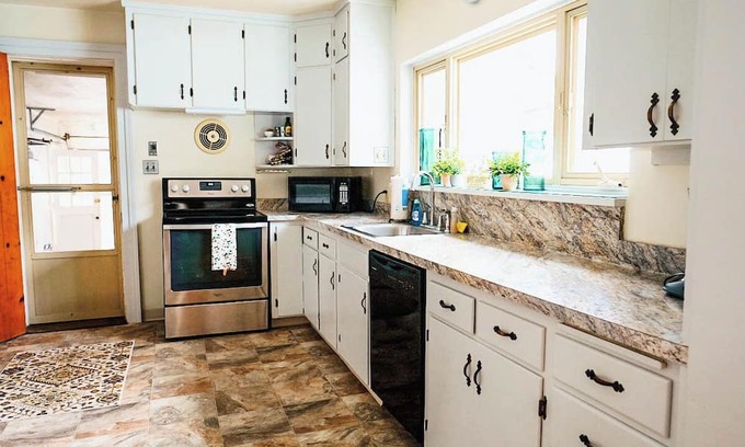 Castile Casa | Spacious 4-bedroom house in Letchworth State Park, Castile, NY.