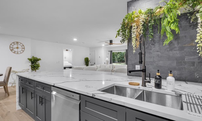 Allandale Casa | Luxurious Fully Remodeled Apartment Just 6 Miles from Downtown!