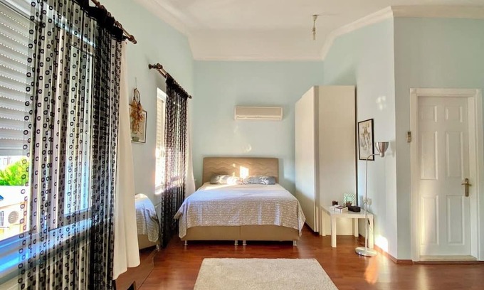 Konyaalti Apartamento | Luxury Terrace Floor, Near Konyaalti Beach with Stunning Mountain Views