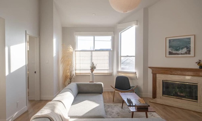 Outer Richmond Apartamento | NEW! Spacious Getaway wPrivate Deck Close to Beach