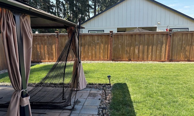 Thurston Casa | 4-bedroom house in quietSpringfield with AC, WiFi, and more. 15 mins to Autzen