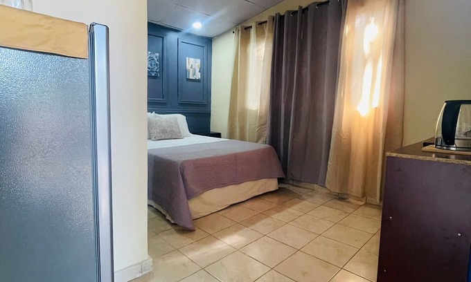 El Sunzal Casa | This Charming Cabin is pet friendly with Wi-Fi and A/C at Sunzal Beach