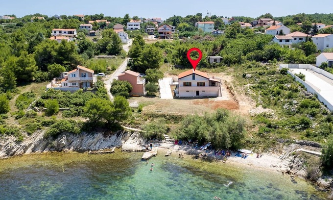 Novigrad Casa | Beautiful private villa for 4 guests with WIFI, A/C, TV, terrace and parking
