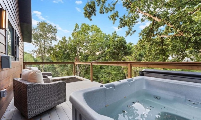 Omaha Casa | The Constellations Aries & Virgo - Romantic Steam Showers, Hot Tubs, and Table Rock Lake