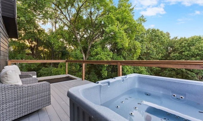 Omaha Casa | The Constellations Orion & Taurus - Romantic Steam Showers, Hot Tubs, and Table Rock Lake