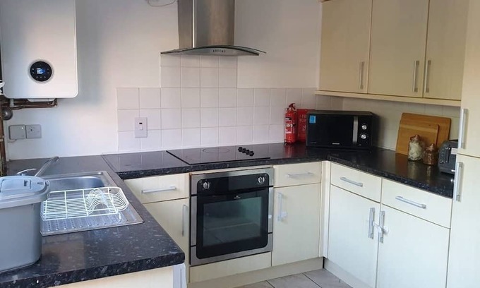 Trafford Casa | Delightful 2-Bed Cottage Escape