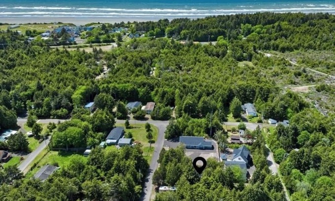 Pacific Beach Cabina | Charming cedar cabin in Pacific Beach