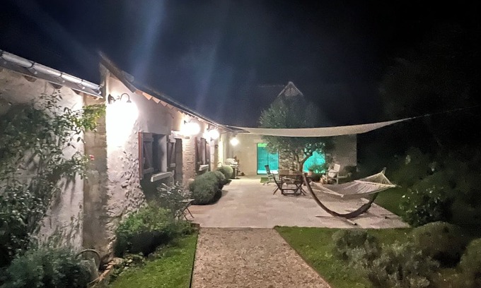 Saint-Ouen-les-Vignes Casa | Longère à la Campagne Avec Piscine Intérieure, Idéale Famille . Animaux Acceptés