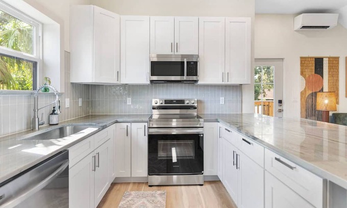 Ocoee Casa | NEW! 1BR Guesthouse - KingBed - Disney - Universal - Seaworld