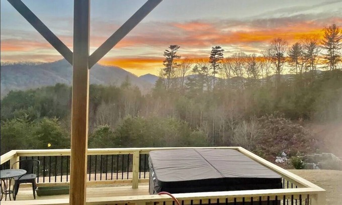 Leicester Casa | 1-Bedroom Couples Paradise with Spectacular Views & Hot Tub near Asheville