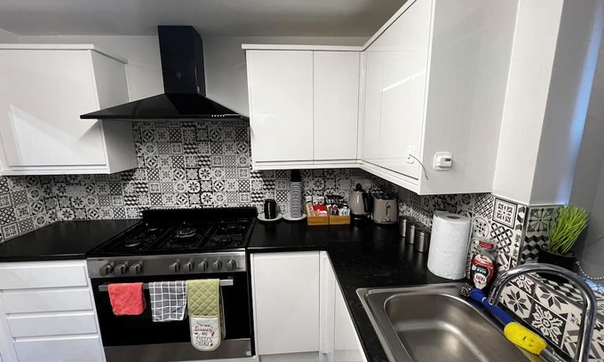 Coventry Cama Y Desayuno | 5 bed Stylishly furnished & close proximity to the City centre and Coventry Uni