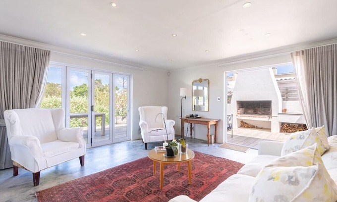 Onrus Casa | Coastal Elegant 4 Bedroom Home