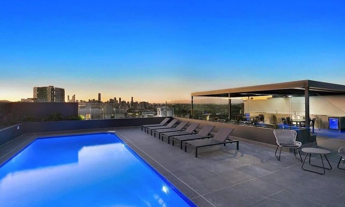 Greenslopes Apartamento | Hanlon Park Escape - 250m to Stones Corner Village