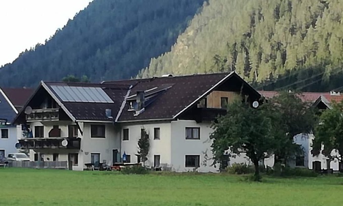 Bichlbach Apartamento | This spacious vacation home is perfect for large families, groups of friends