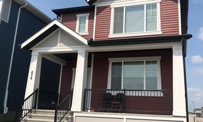 Airdrie Casa | New Basement Suite in Airdrie Near Calgary Airport with Private Entrance
