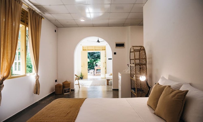 Dickwella Casa | Charming 1 Bedroom Studio with WiFi, AC and Kitchen in Hiriketiya Beach.