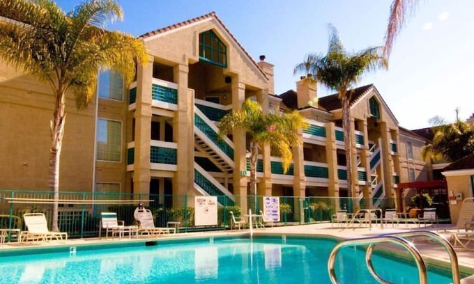 Sunnyvale Casa | 4 Charming Suites w/Pet-Friendly Rooms, BBQ Area & Fresh Breakfast