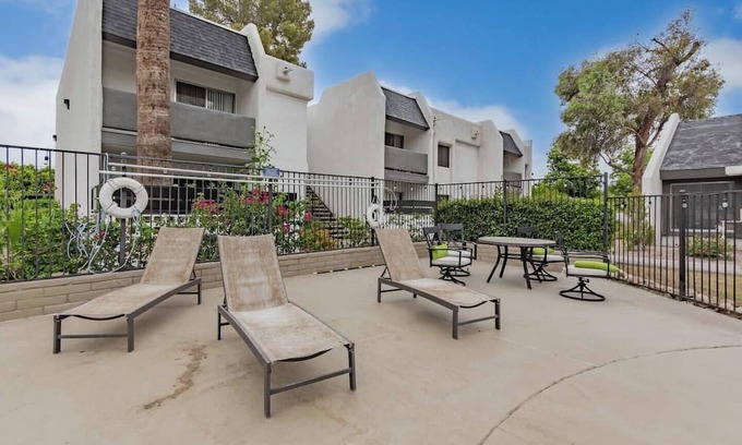 Los Olivos Apartamento | Welcome to our Art’s District studio