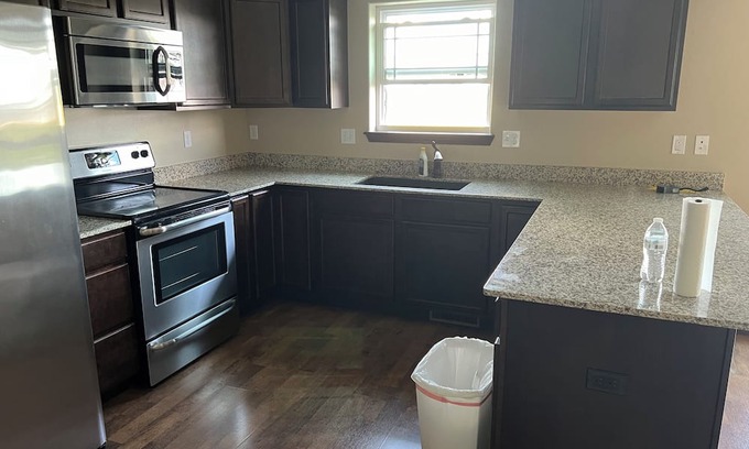 Marion Condominio | Welcome to our serene 4-bed, 3.5 bath retreat in a quiet neighborhood in Marion.