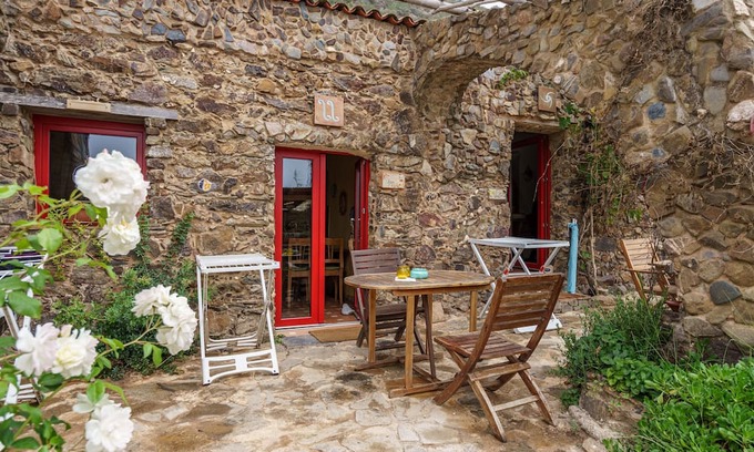 Carrapateira Apartamento | Studio Apartment 'Agua' with Mountain View, Shared Terrace and Wi-Fi