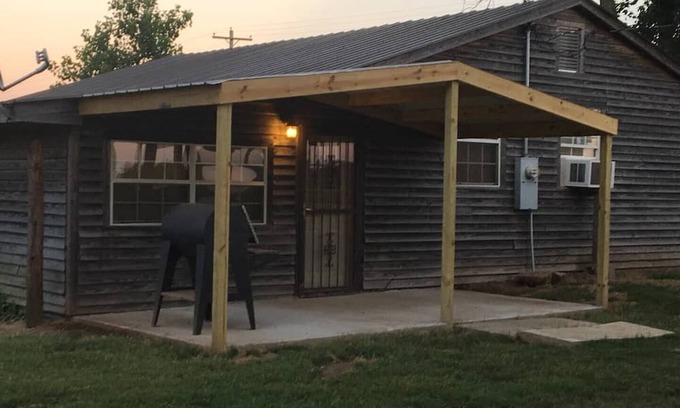 La Grange Cabina | Rustic Country Getaway cabin in Arkansas - 2 bedrooms
