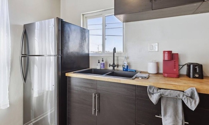 Logan Heights Casa | San Diego Urban Retreat: 2br/1ba Gem