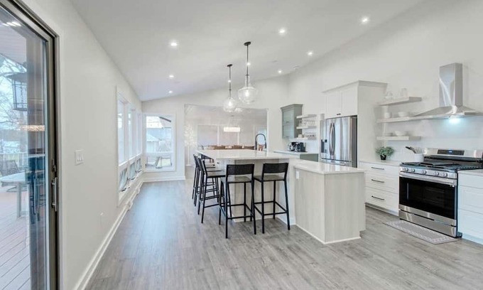 Campbellsport Cabina | NEW LISTING! Lakeview Cottage Retreat | Fire Pit | Grill