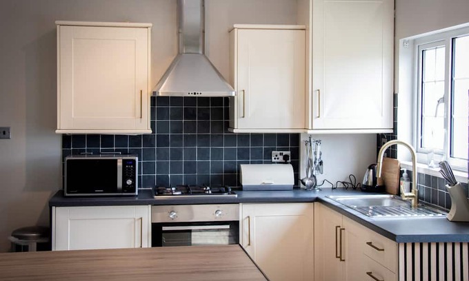 Troon Cabaña | Cosy cottage, with on site amenities, minutes from Royal Troon Golf Club & beach