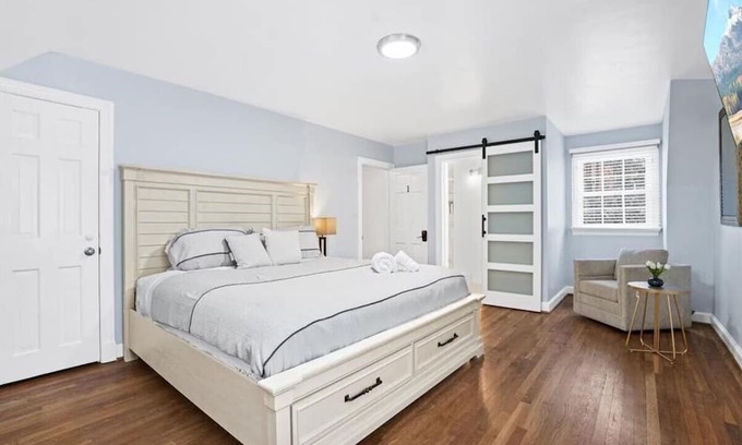 Bethesda Casa | Charming 3-bedroom house with AC and WiFi in Bethesda