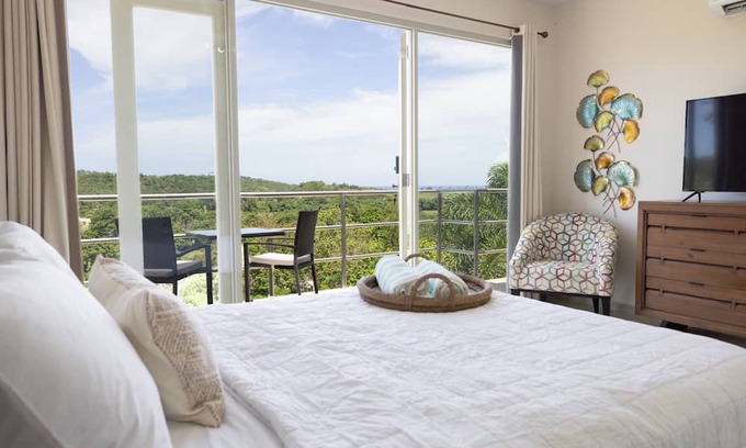 Aguada Apartamento | Rincon View Suites 04 with infinity pools & mountain views!