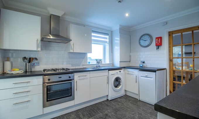 Coatbridge Apartamento | 3-bedroom apartment in tranquil Coatbridge with WiFi
