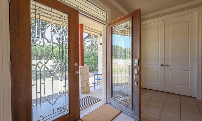 Leon Junction Casa | Stunning 5 bedroom with lake access