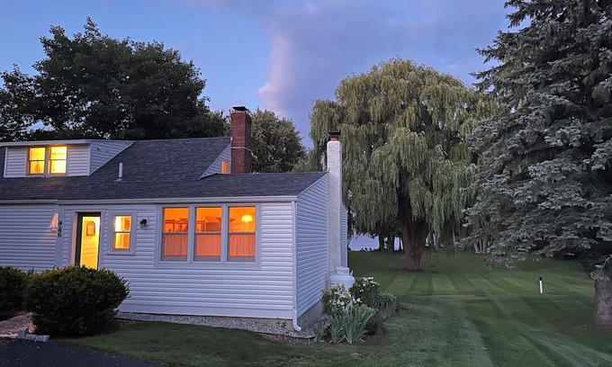 North Hero Cabaña | Pear Tree Cottage - North Hero Waterfront Property