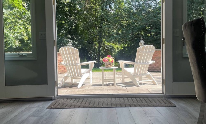 Locust Valley Cabaña | Gorgeous cottage with WiFi and fitness room on a 5 acre private property in LV