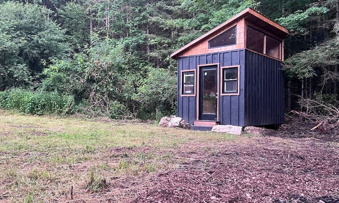 Tay Valley Cabina | Enchanting Tiny Cabin in the Woods!