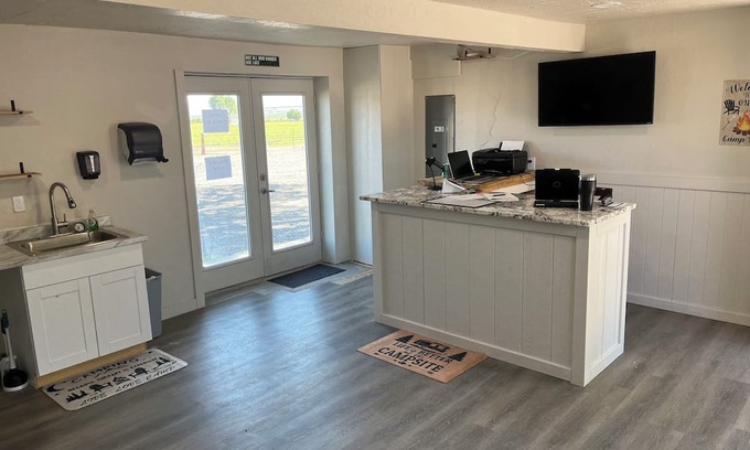 Panguitch Alquiler De RV | Glamping bunkhouse, located minutes from Bryce Canyon national Park