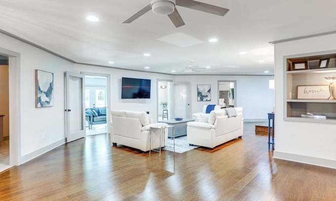 Burnside Casa | Group Getaway in Gonzales ~ 25 Mi to Baton Rouge!