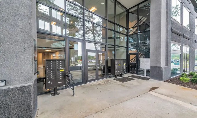 Waldron Apartamento | Modern Industrial Loft Near Airport High-SpeedWiFi