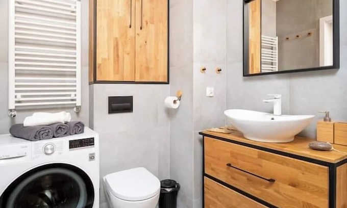 Lodz Apartamento | Wróblewskiego Apt - Balcony, Parking, Workspace - by Rentujemy