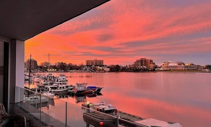 Inner Harbour Condominio | Harbour View Executive Suite – Unparalleled Views in Victoria!
